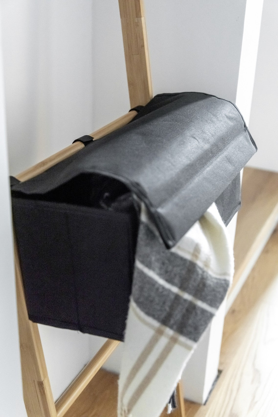 Wenko Handtuchleiter Mod. Ecori, mit 2 Fächern