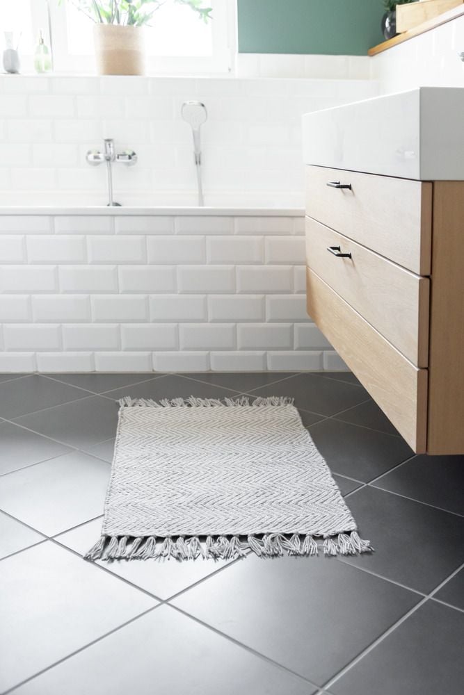Badematte Mod. Gata, hergestellt aus recycelten PET-Flaschen (100 % Polyester)